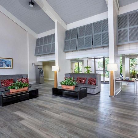 Ramada By Wyndham West Palm Beach Airport Extérieur photo