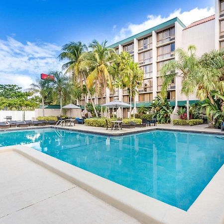 Ramada By Wyndham West Palm Beach Airport Extérieur photo