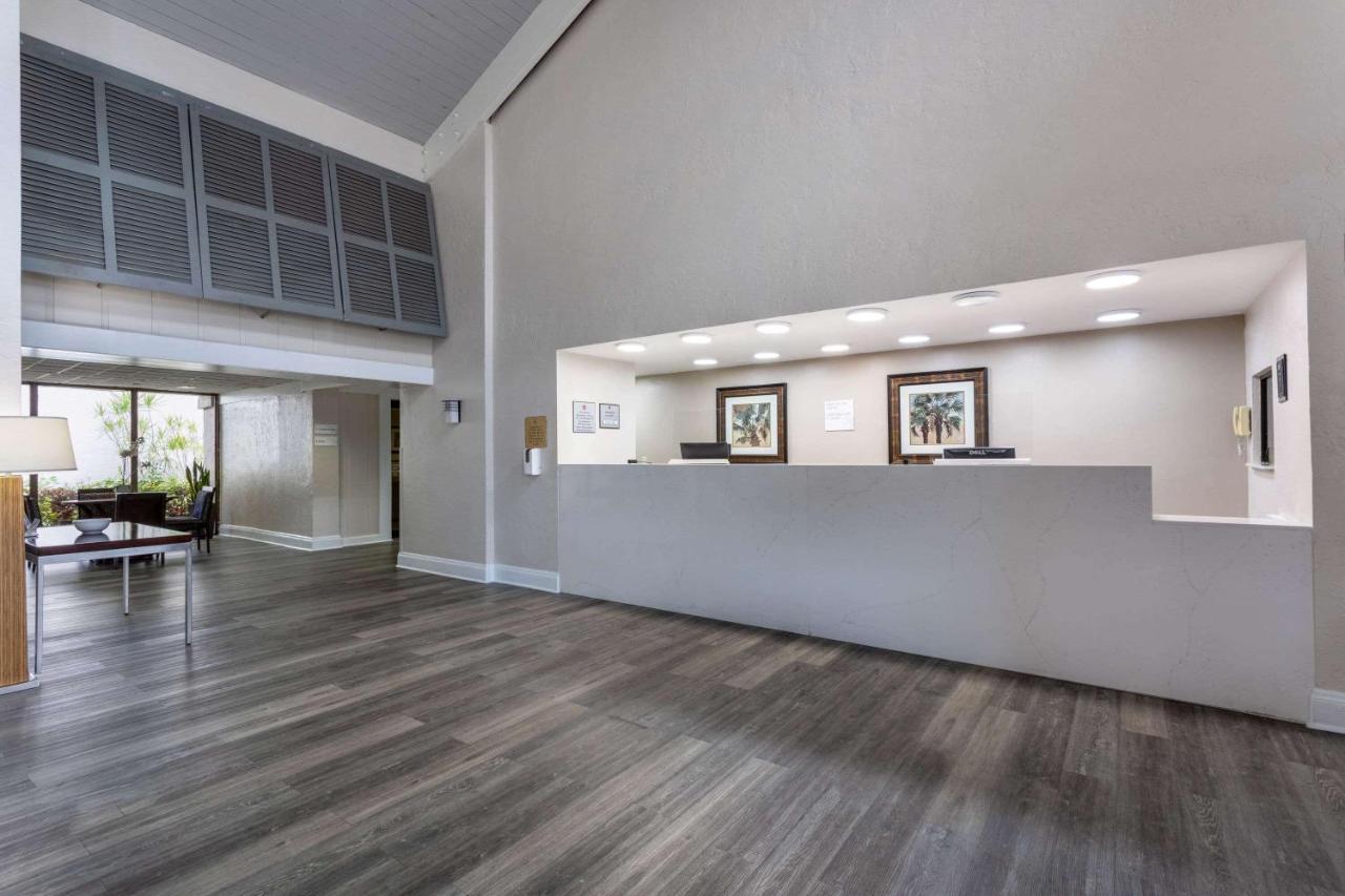 Ramada By Wyndham West Palm Beach Airport Extérieur photo