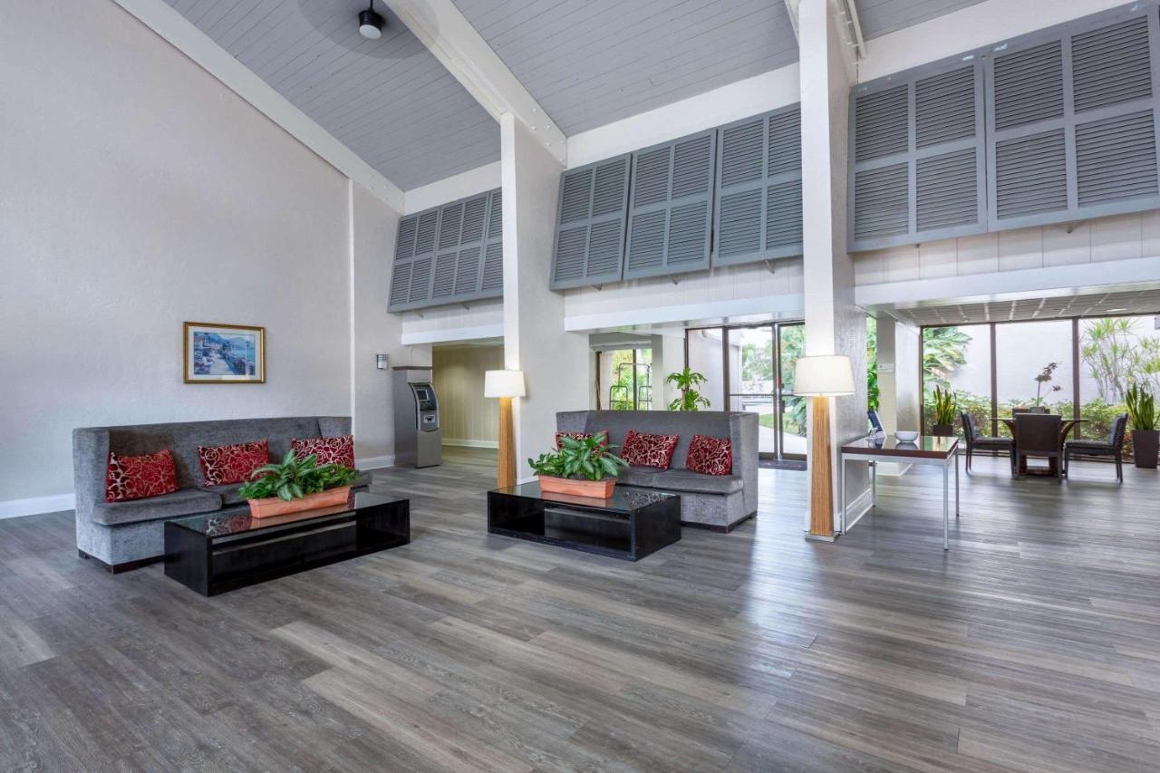 Ramada By Wyndham West Palm Beach Airport Extérieur photo