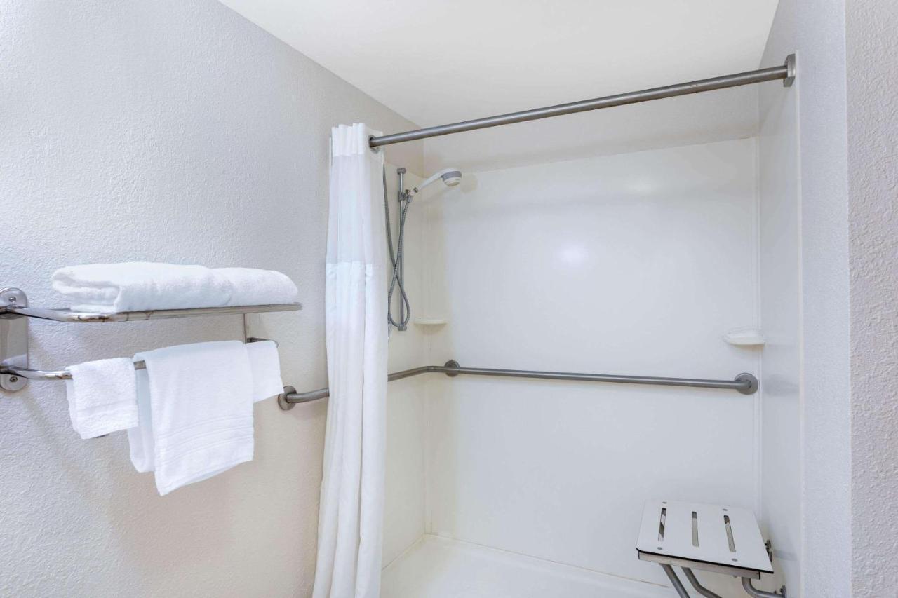 Ramada By Wyndham West Palm Beach Airport Extérieur photo