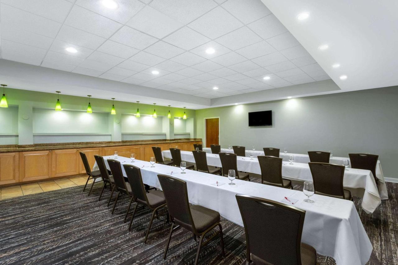 Ramada By Wyndham West Palm Beach Airport Extérieur photo