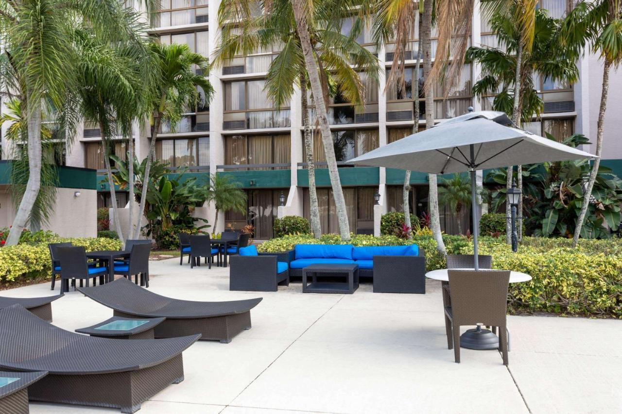 Ramada By Wyndham West Palm Beach Airport Extérieur photo