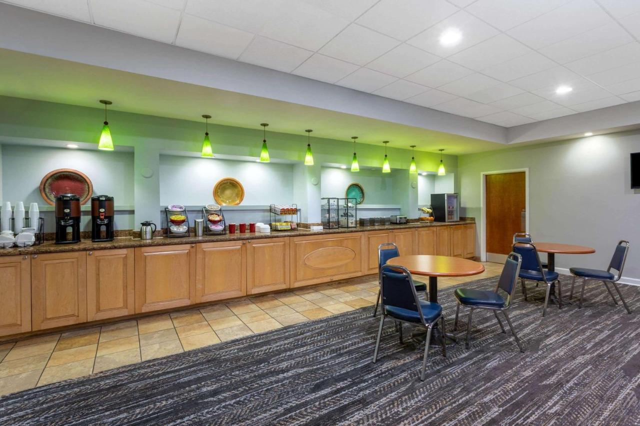 Ramada By Wyndham West Palm Beach Airport Extérieur photo