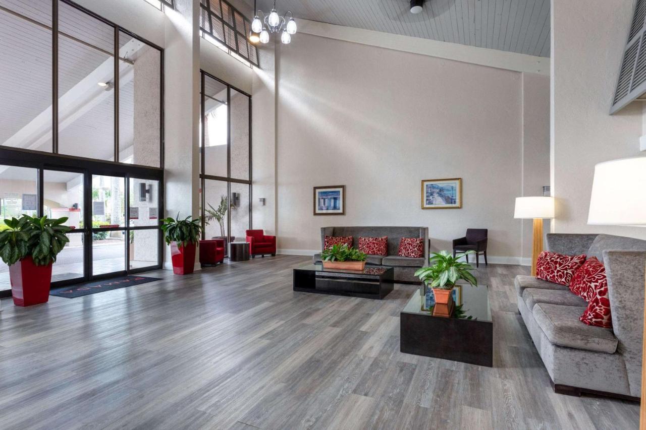 Ramada By Wyndham West Palm Beach Airport Extérieur photo