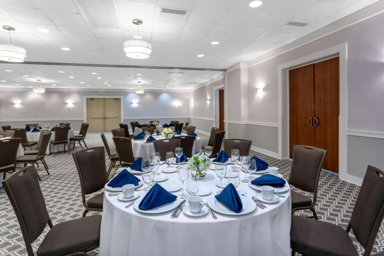 Ramada By Wyndham West Palm Beach Airport Extérieur photo