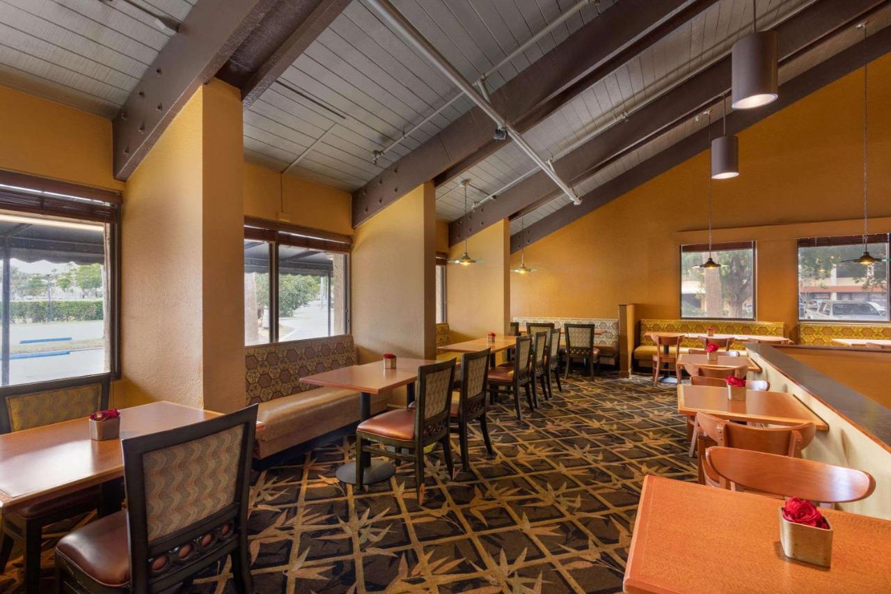 Ramada By Wyndham West Palm Beach Airport Extérieur photo