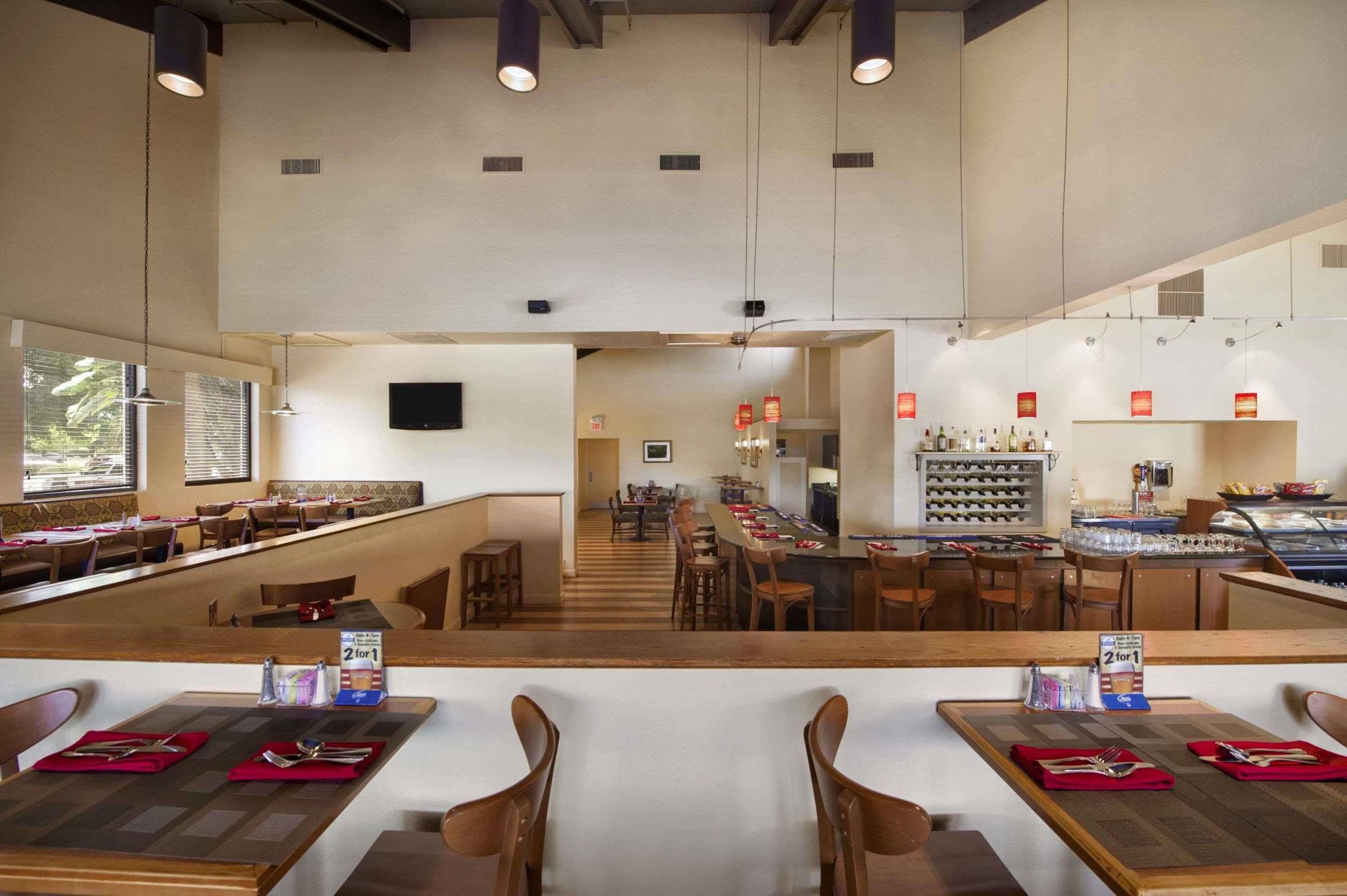 Ramada By Wyndham West Palm Beach Airport Extérieur photo