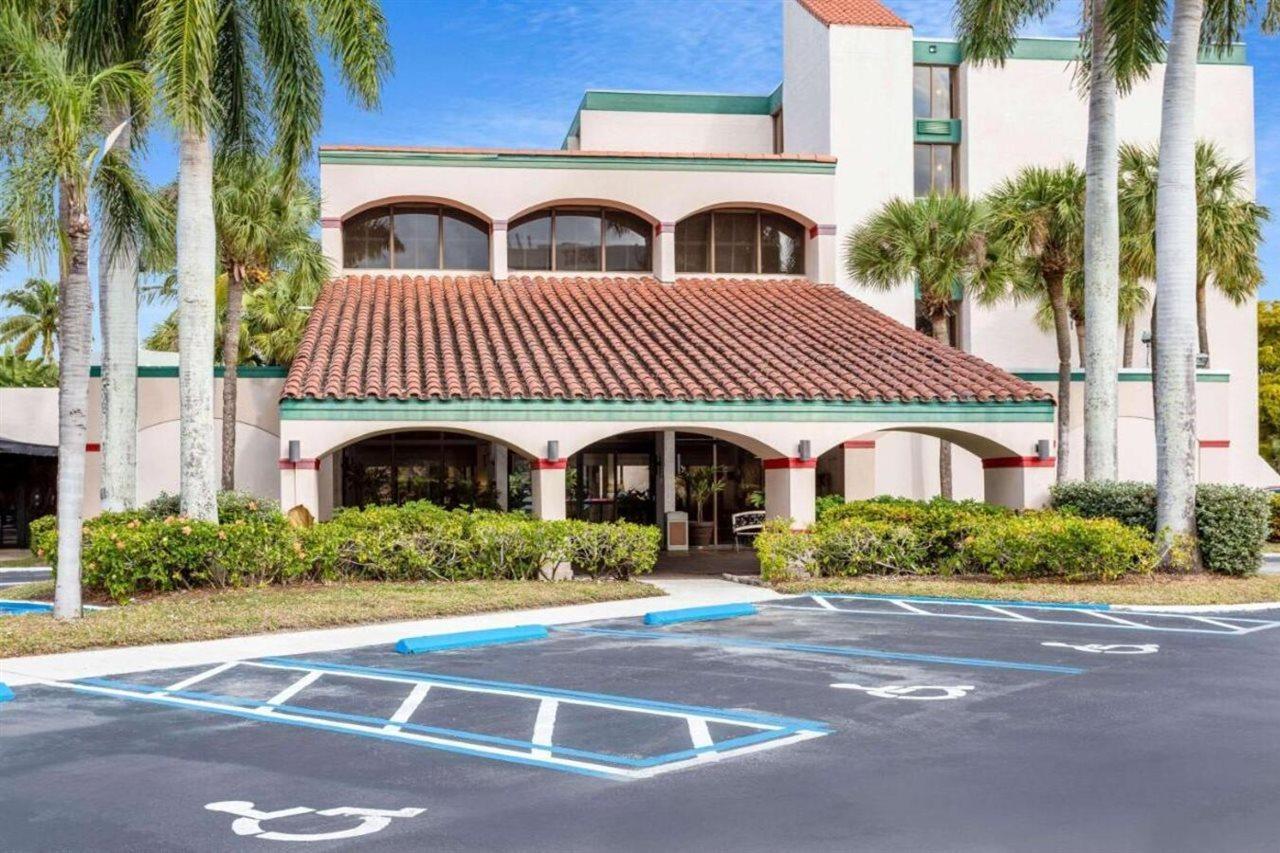 Ramada By Wyndham West Palm Beach Airport Extérieur photo