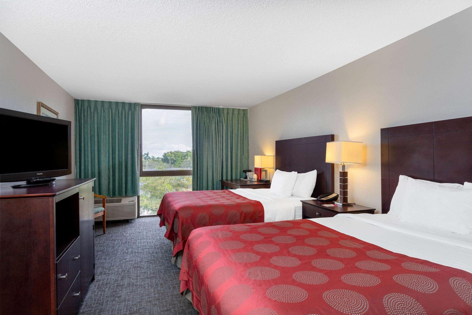 Ramada By Wyndham West Palm Beach Airport Extérieur photo