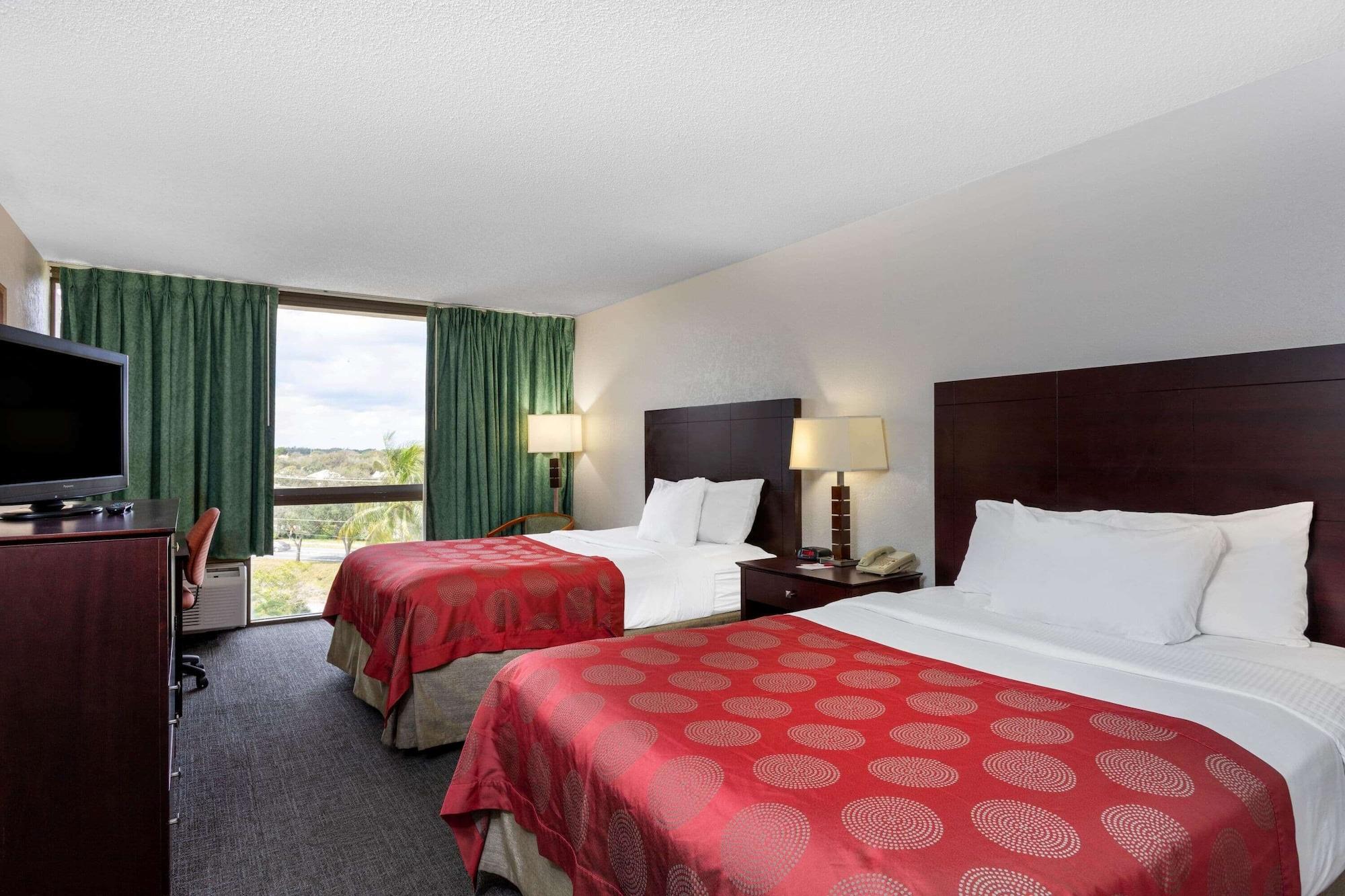 Ramada By Wyndham West Palm Beach Airport Extérieur photo