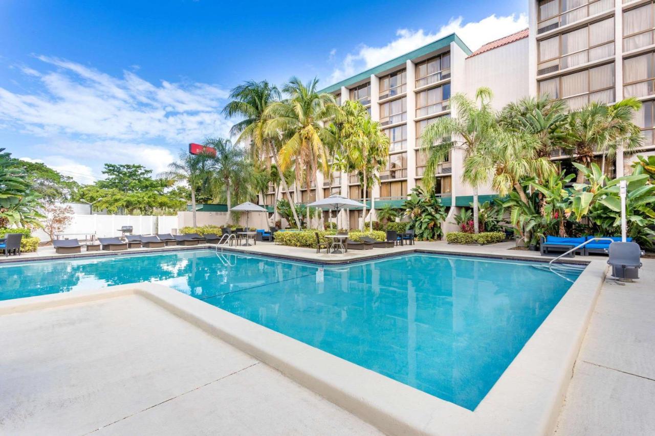 Ramada By Wyndham West Palm Beach Airport Extérieur photo