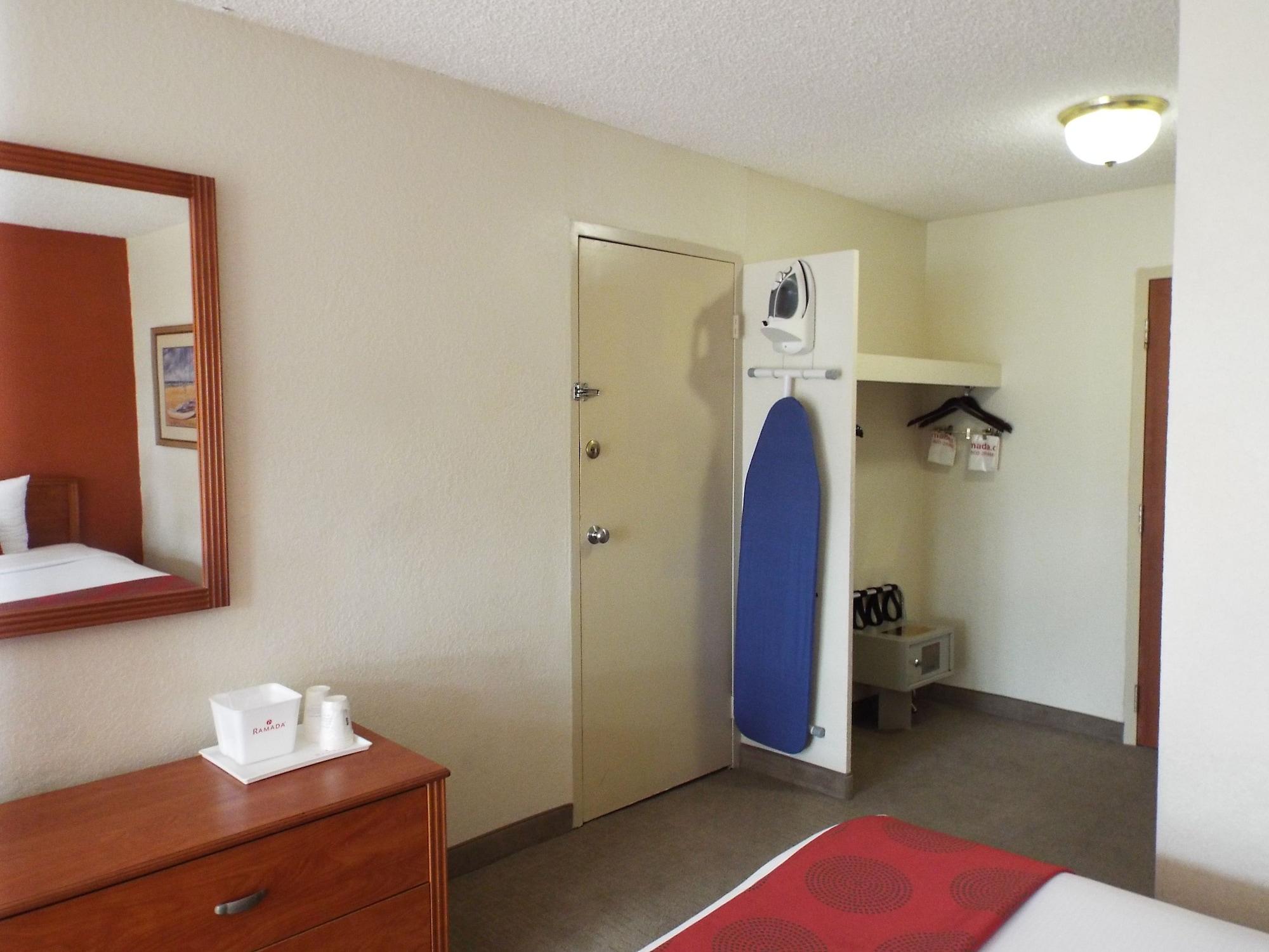 Ramada By Wyndham West Palm Beach Airport Extérieur photo