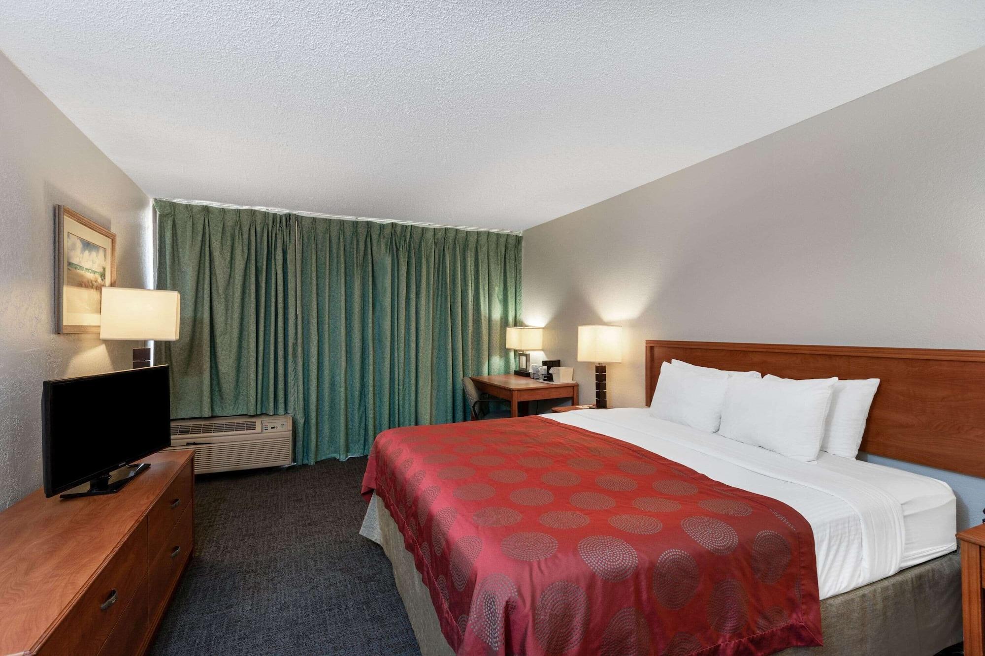 Ramada By Wyndham West Palm Beach Airport Extérieur photo