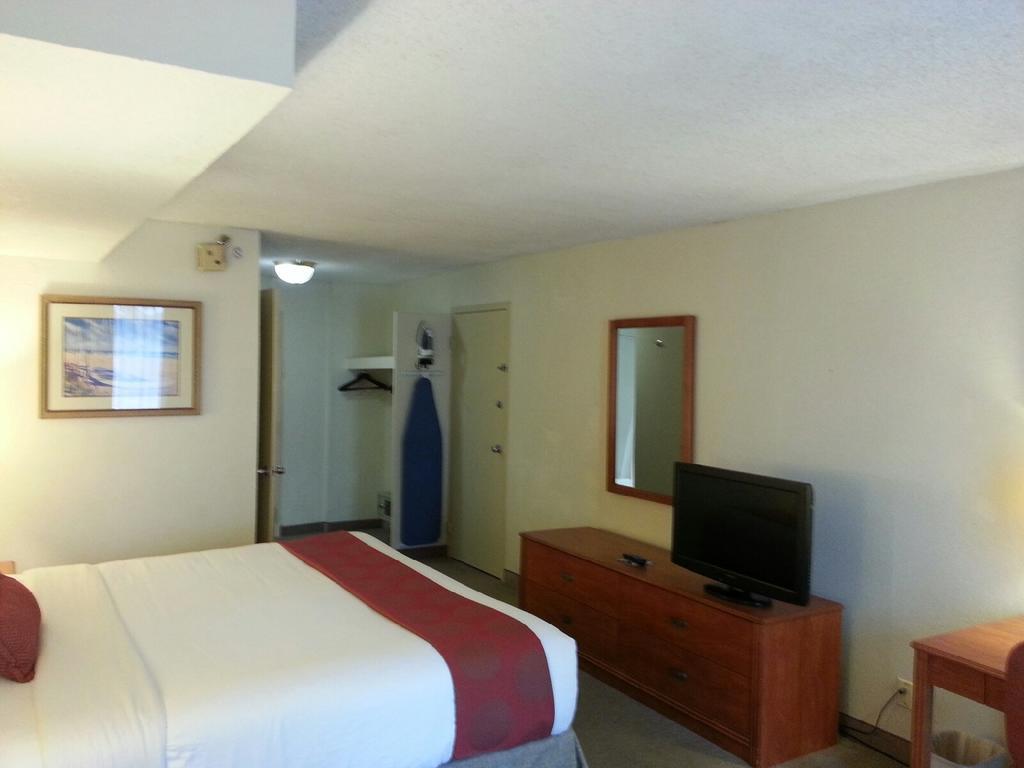 Ramada By Wyndham West Palm Beach Airport Extérieur photo
