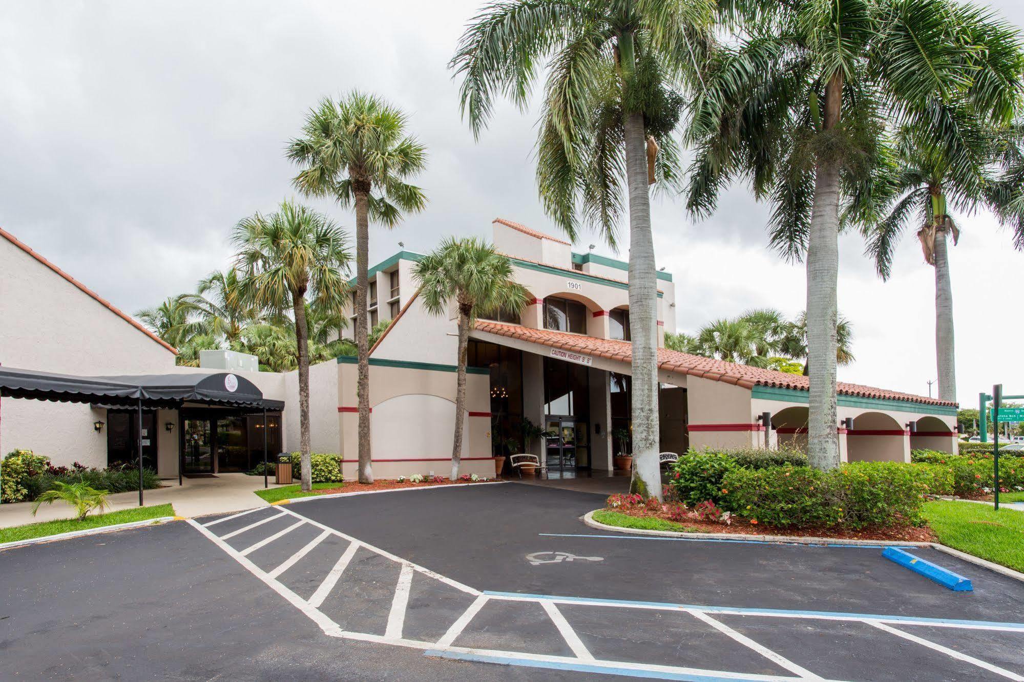 Ramada By Wyndham West Palm Beach Airport Extérieur photo