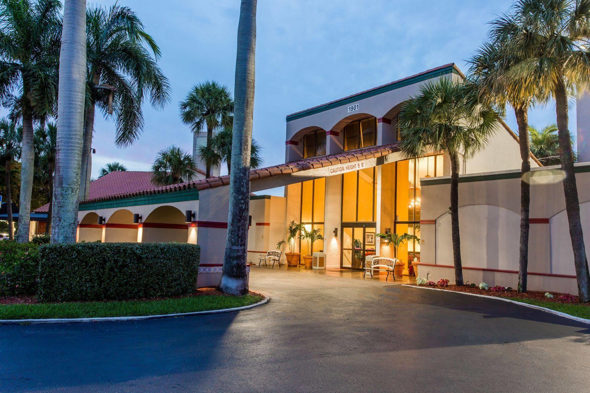 Ramada By Wyndham West Palm Beach Airport Extérieur photo