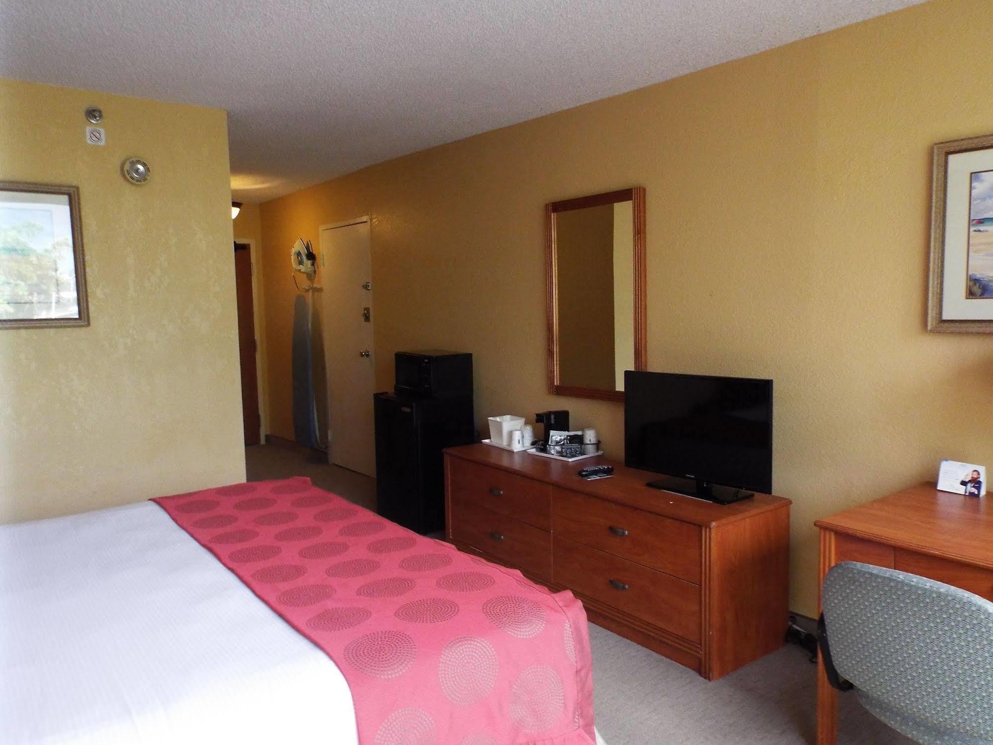 Ramada By Wyndham West Palm Beach Airport Extérieur photo